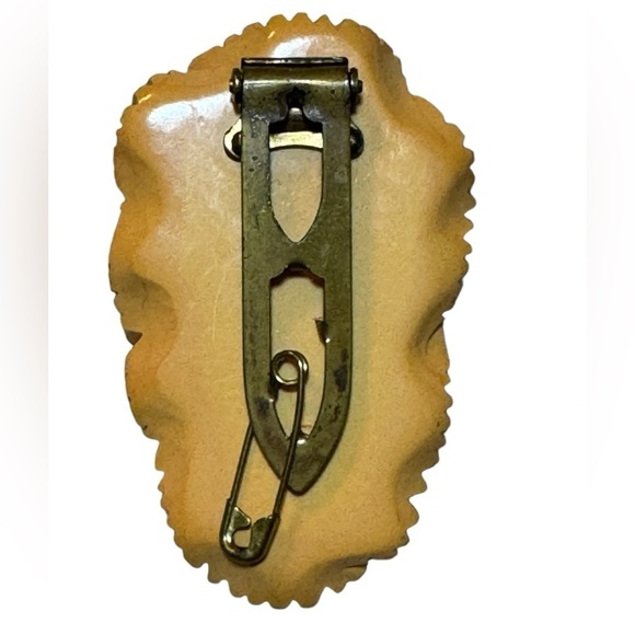 Vintage 30’s & 40’s Butterscotch Bakelight Clip - Picture 3 of 4